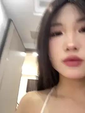 Lilyxye77 from StripChat