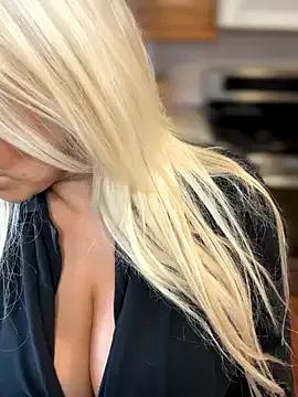 LittleMissEeve from StripChat