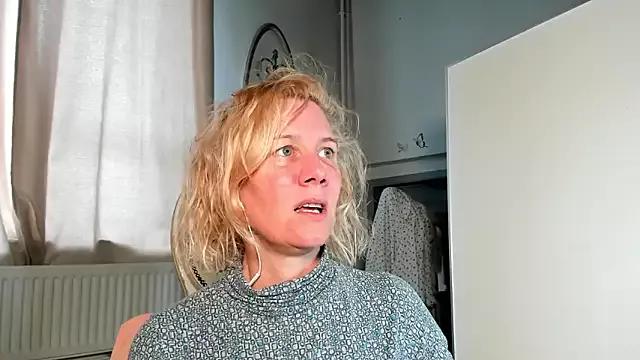 Lola_Belgium from StripChat
