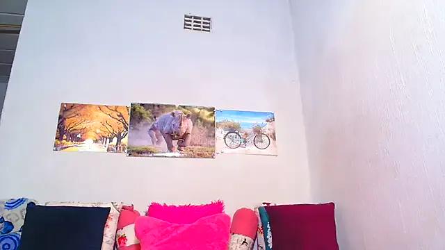LoloQueen5 from StripChat