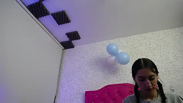 Luly_pink from StripChat