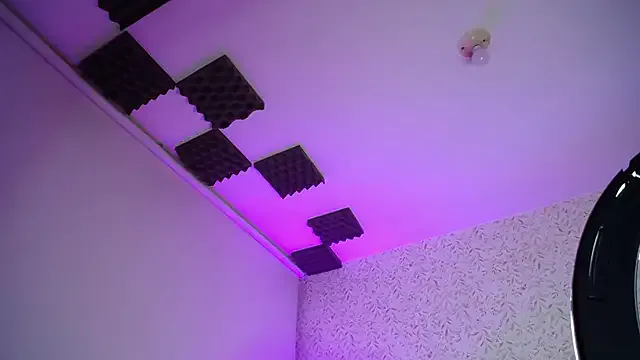 Luly_pink from StripChat