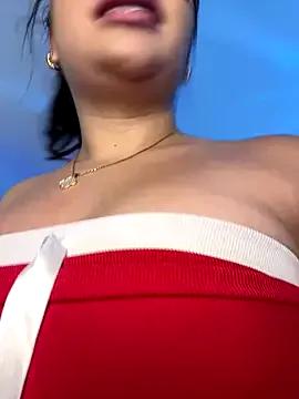 LylaLee111 from StripChat