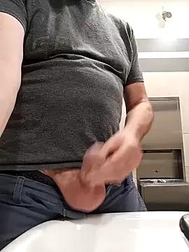 Massive_cum from StripChat