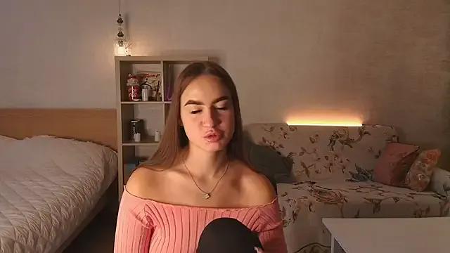 MayaGlow from StripChat