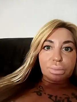 MiaMooly from StripChat