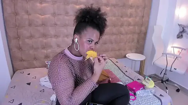 MiiaSmith__ from StripChat