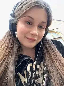 Mmelicious from StripChat