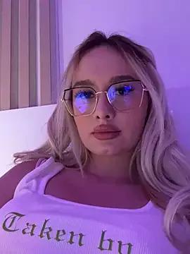 Mollyxxx from StripChat