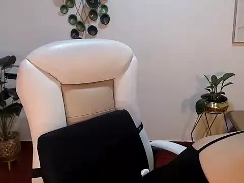Mom_xxx from StripChat