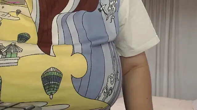 MommyHelpsmee from StripChat