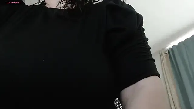 MommyHelpsmee from StripChat
