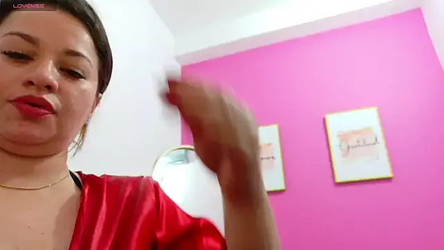 MommyHelpsmee from StripChat