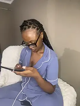 Moonzy77 from StripChat