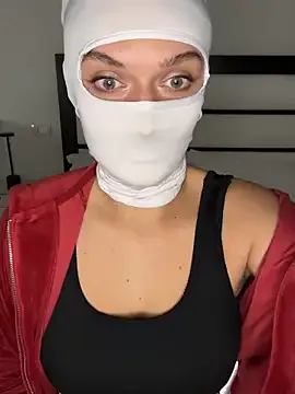 Nikki_Hoee from StripChat