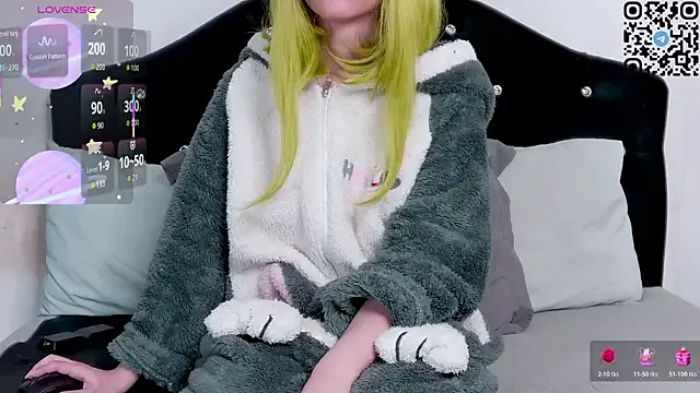 Noninha_ from StripChat