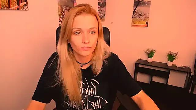 PeppyMia from StripChat