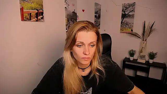 PeppyMia from StripChat
