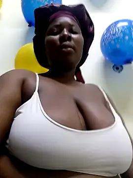 QUEEN_DIVAXX from StripChat
