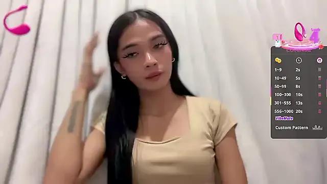 Queen_lucinda from StripChat