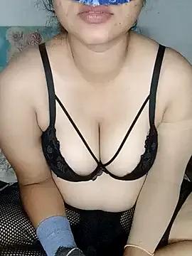 Queen_Taniya from StripChat