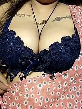 QUEENOF_LUST from StripChat