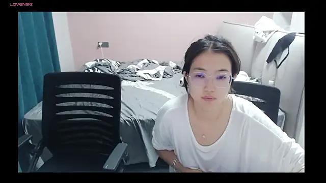 Redrose520 from StripChat