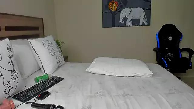Renee-18 from StripChat