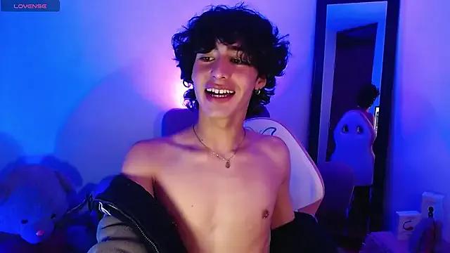 saanti_foxs from StripChat