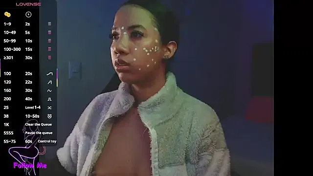 SallyWhitee from StripChat