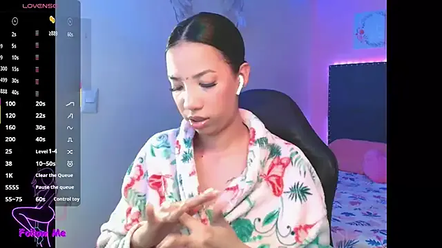 SallyWhitee from StripChat