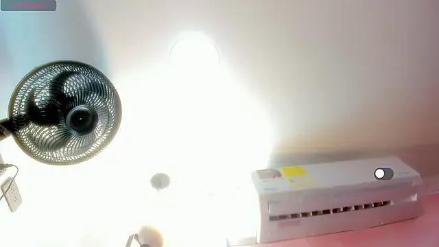 Samantamilk6 from StripChat