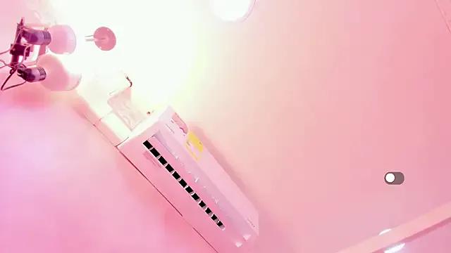 Samantamilk6 from StripChat