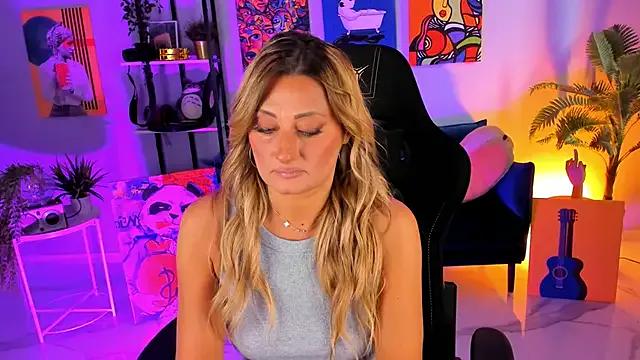 SarahAlluring from StripChat