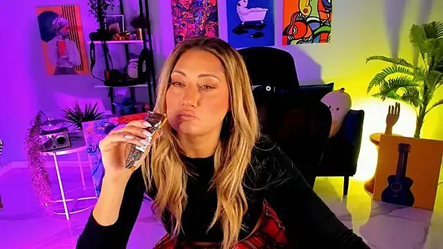 SarahAlluring from StripChat