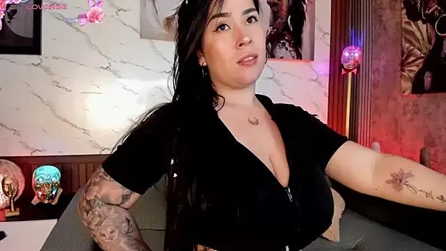 Sarawolff from StripChat