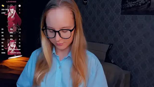 SoonMoor from StripChat