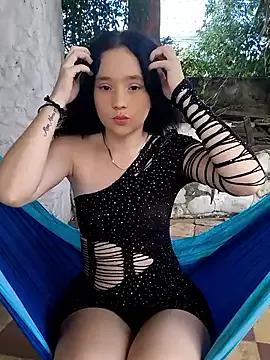 Sweet_outdoor_charm from StripChat