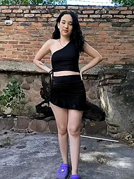 Sweet_outdoor_charm from StripChat