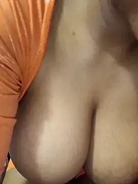 Sweetbxxx24 from StripChat