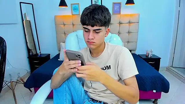 Tommy18__ from StripChat