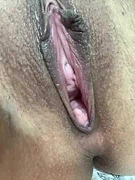 Uulove521 from StripChat