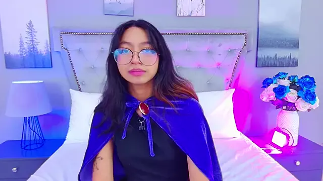 Yommi_Winx from StripChat