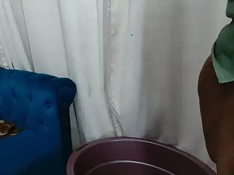 YummyJellybooty13 from StripChat